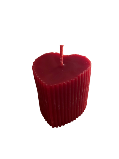 Bougie Cœur Cannelée – Cire d’Abeille Artisanale (Rouge Passion)